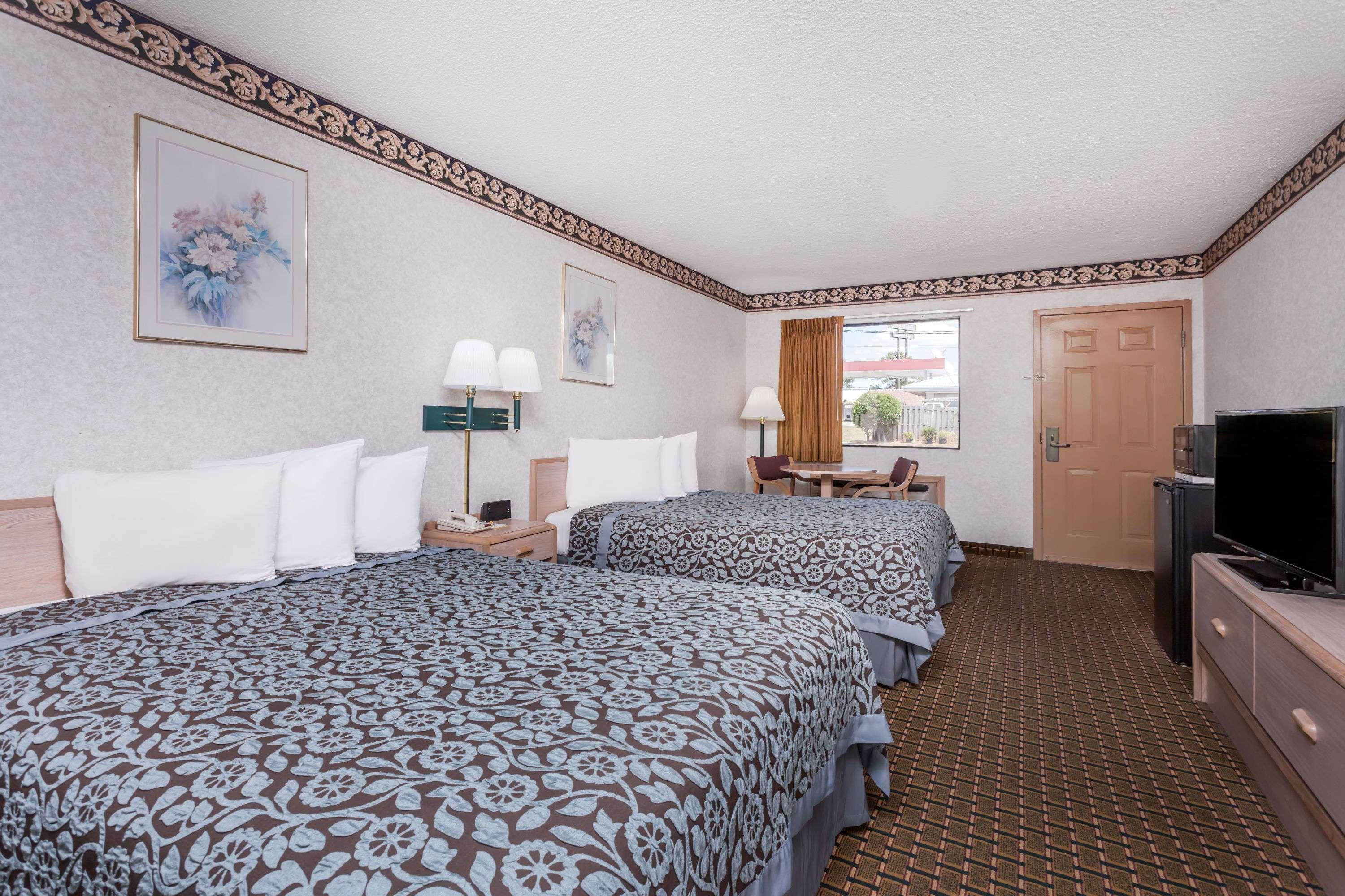 Days Inn By Wyndham Byron Esterno foto