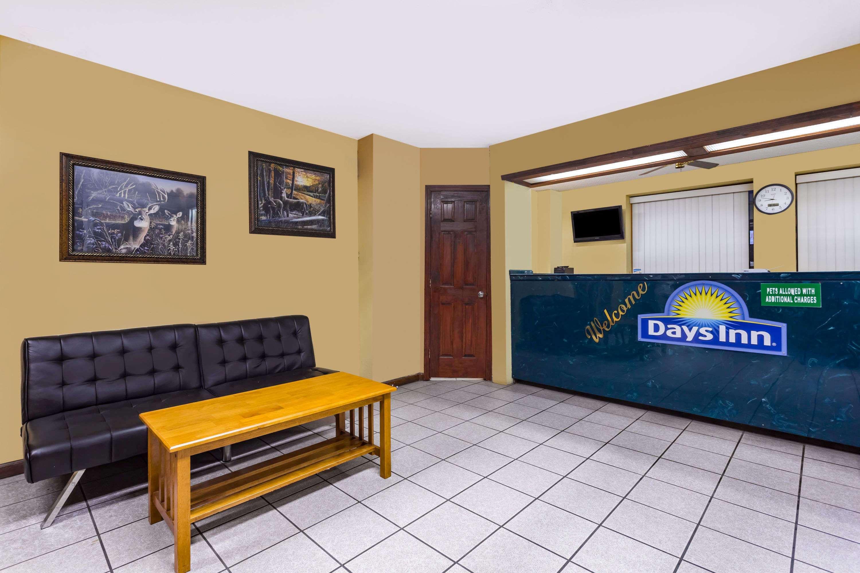 Days Inn By Wyndham Byron Esterno foto