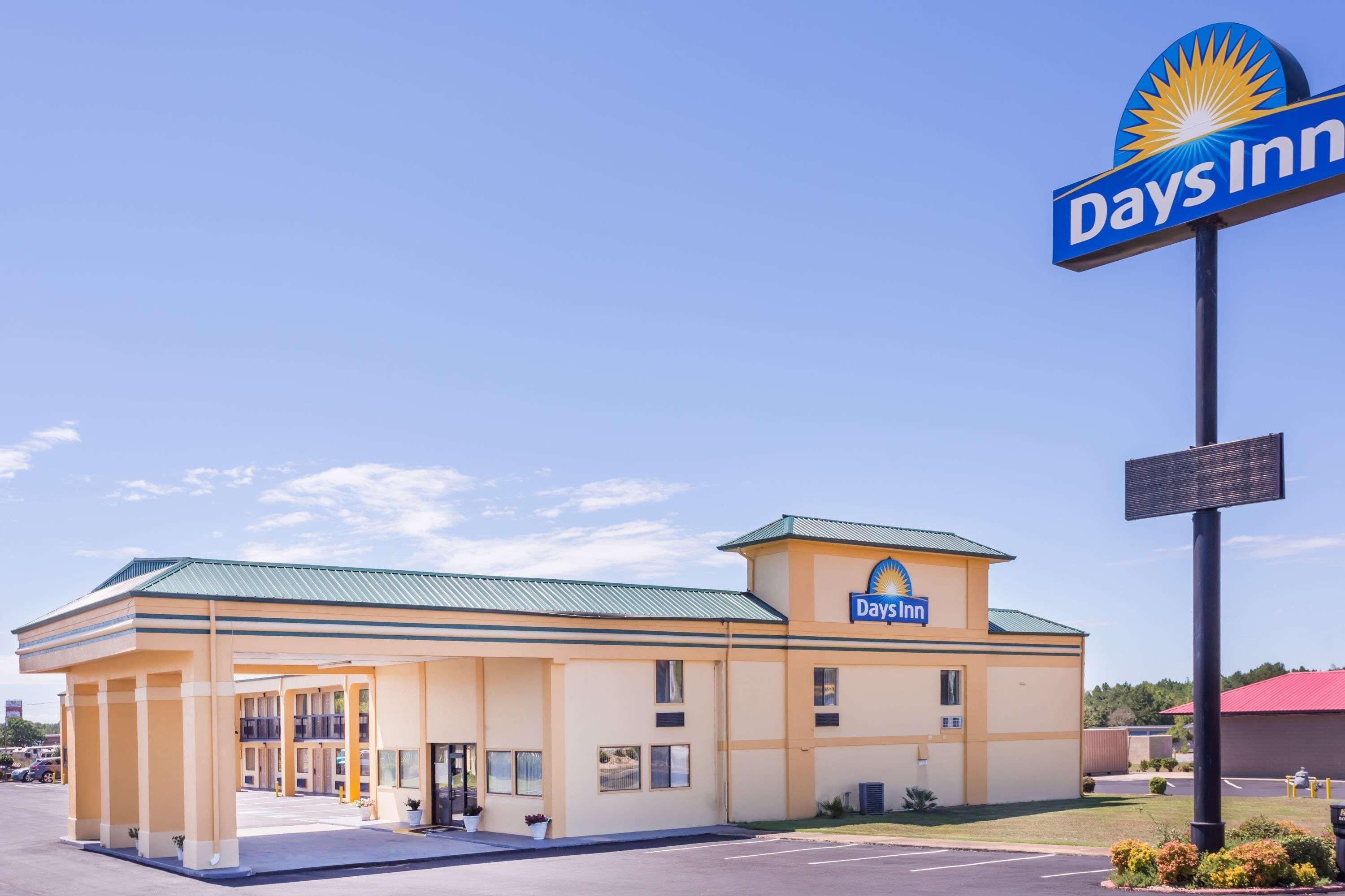 Days Inn By Wyndham Byron Esterno foto