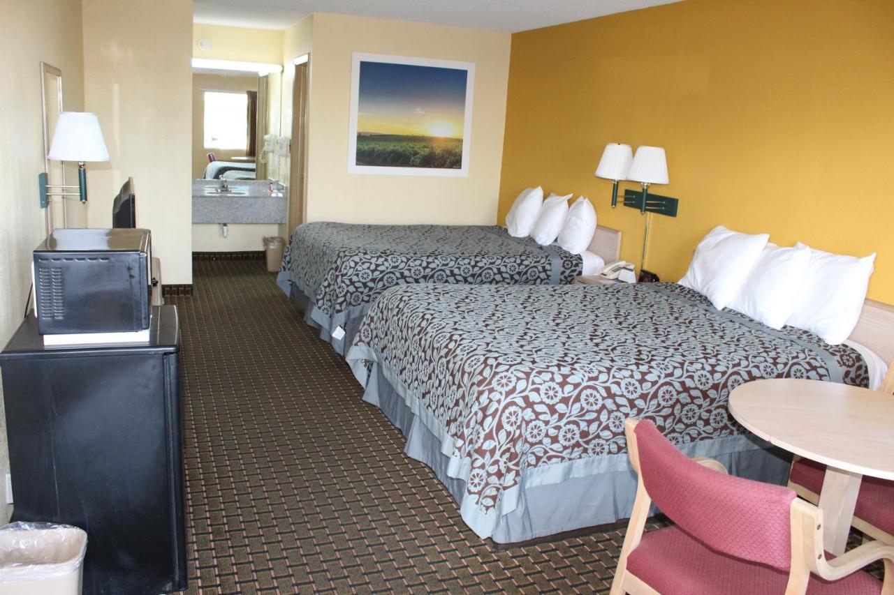 Days Inn By Wyndham Byron Esterno foto